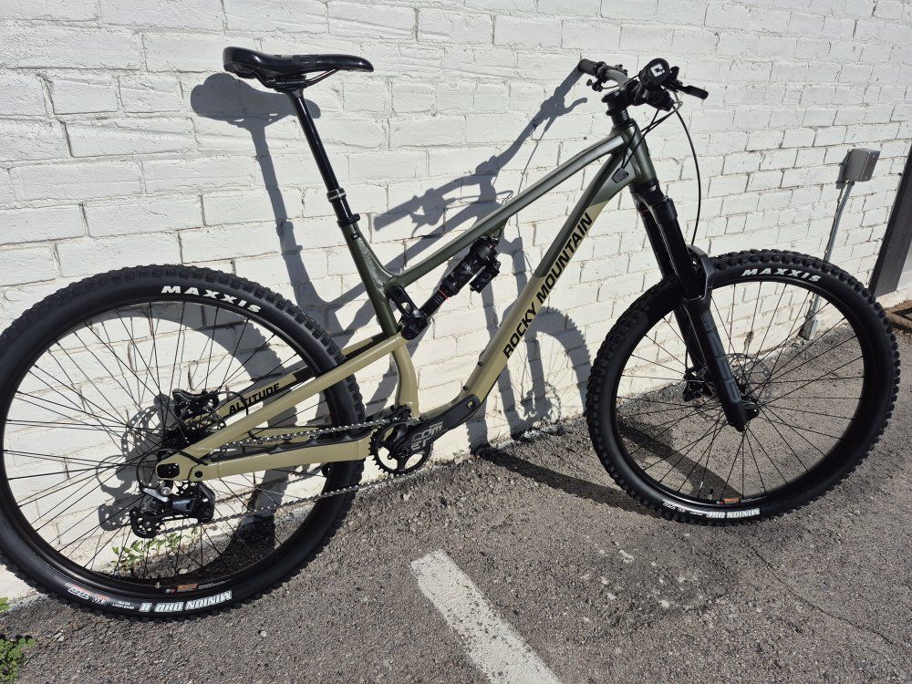Rocky Mounatin Altitude A30 XL Mountain Bike *NEW*