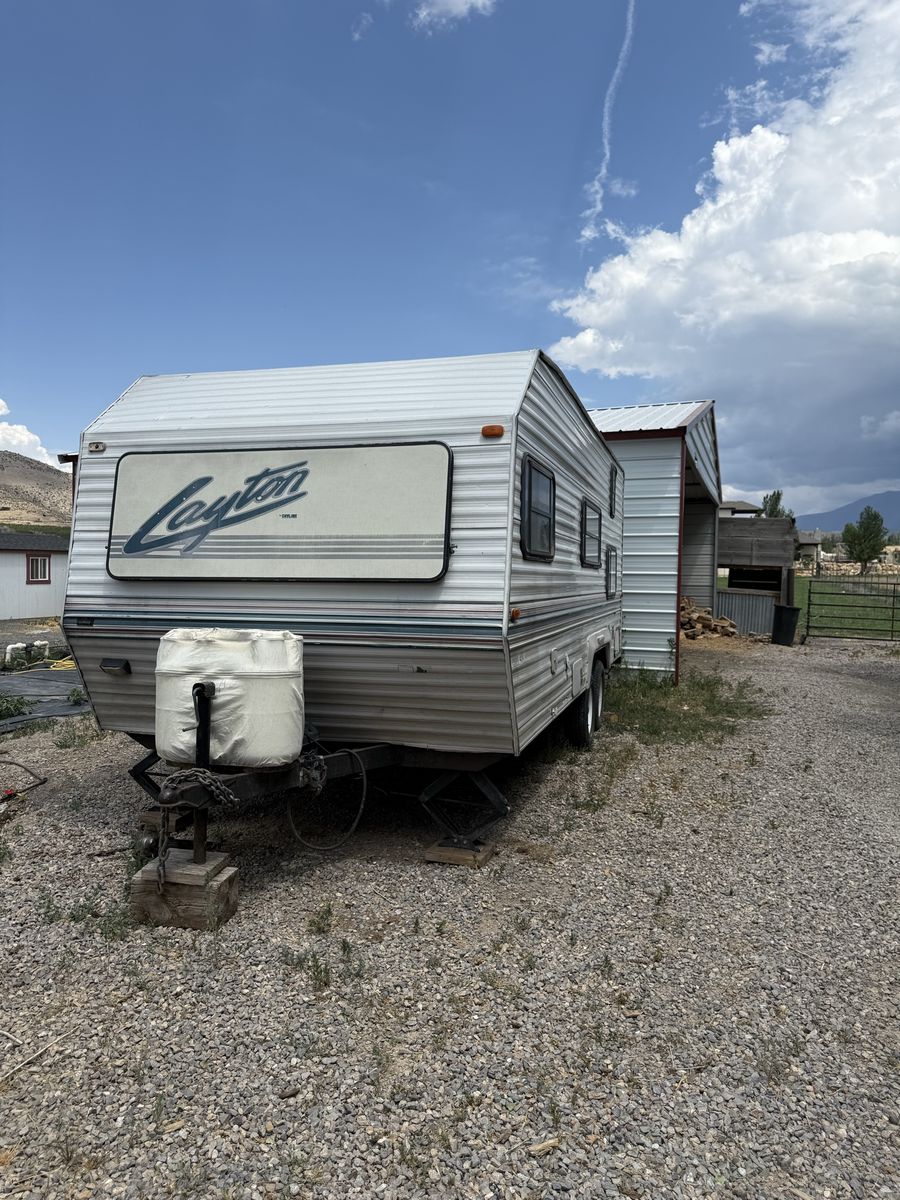 1993 Skyline Layton Travel Trailer - Sleeps 7, Fully Functional Camper