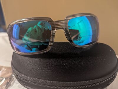 Onos Polarized sunglasses w/readers