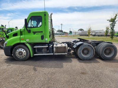 2019 Freightliner Cascadia day cab