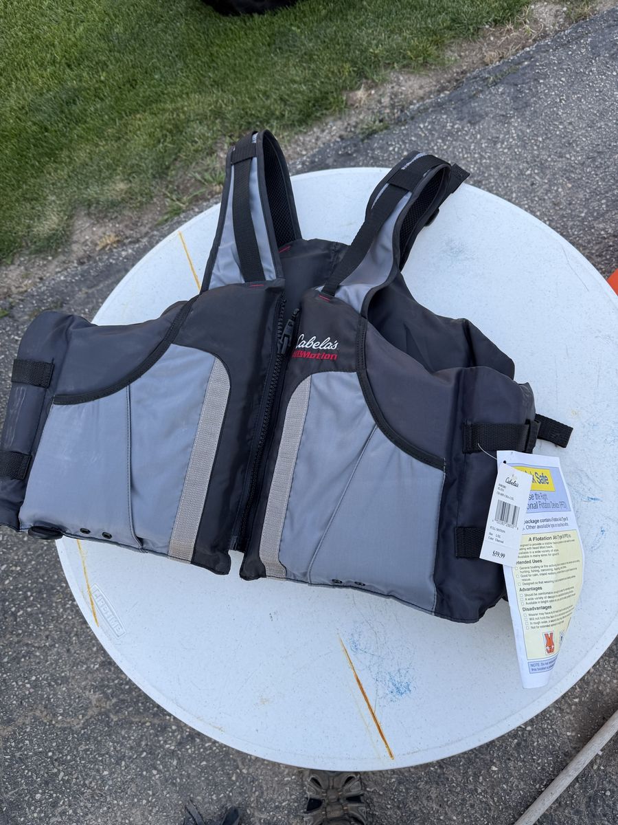 Cabelas Fishing Life Vest ( NEW )