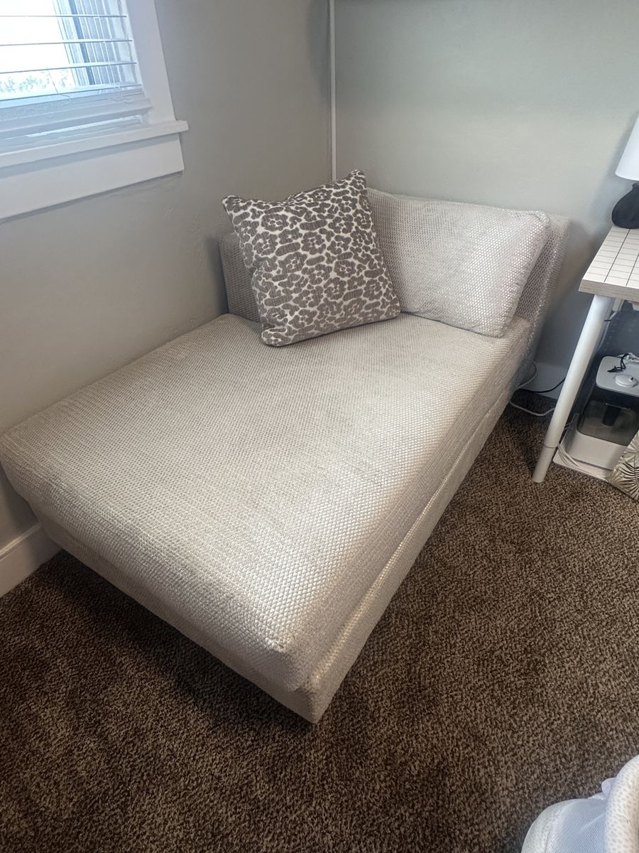 Chaise Lounge