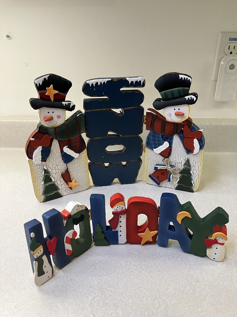 Snowmen and “SNOW” and “HOLIDAY”