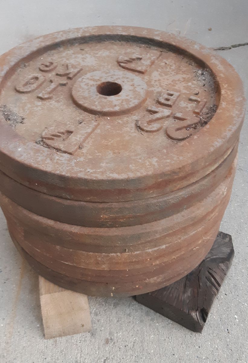 Rusty weight plates