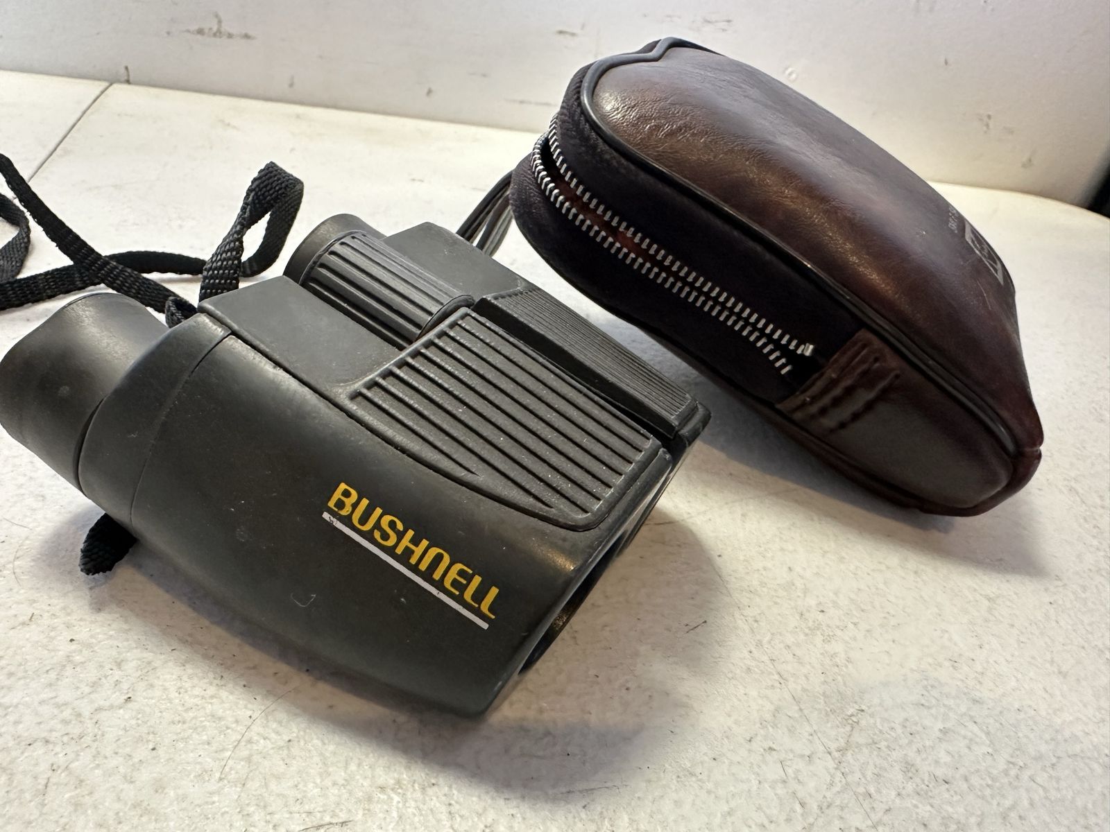 Bushnell 8x23 Model 13-8230 Binoculars with Case