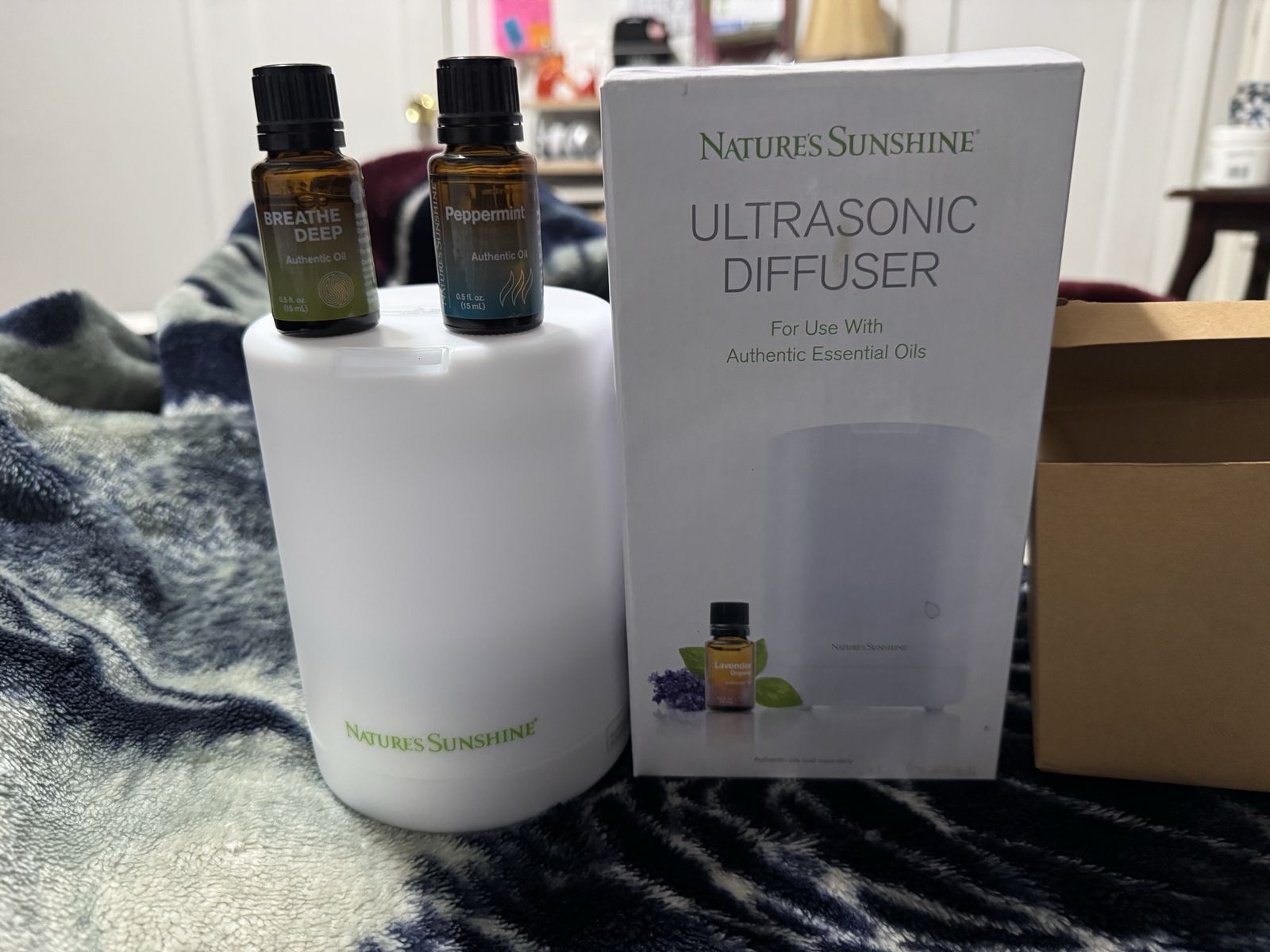 Brand new Nature’s Sunshine Ultrasonic Diffuser with 2 essential oils 5 ml