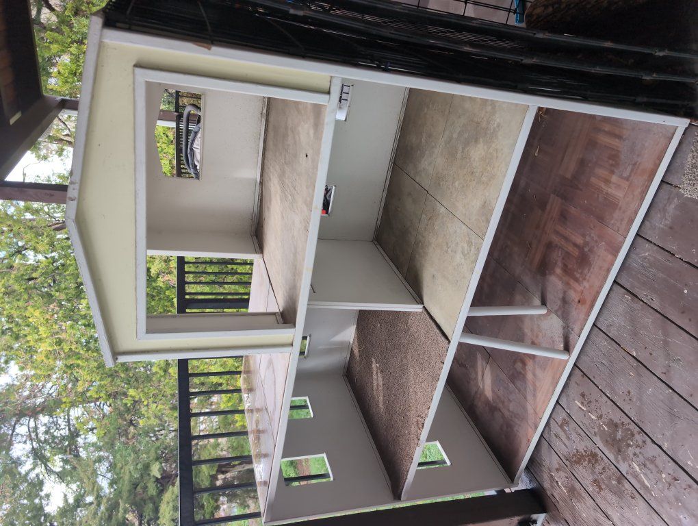 Dollhouse / bookshelf