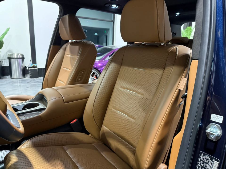 Main image 13