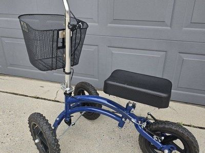 All-terrain KneeRover Scooter with balance wheel