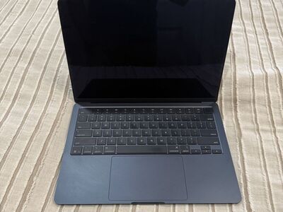 13" Macbook Air (M4, 2025) 10-Core 16GB RAM 256 GB HD