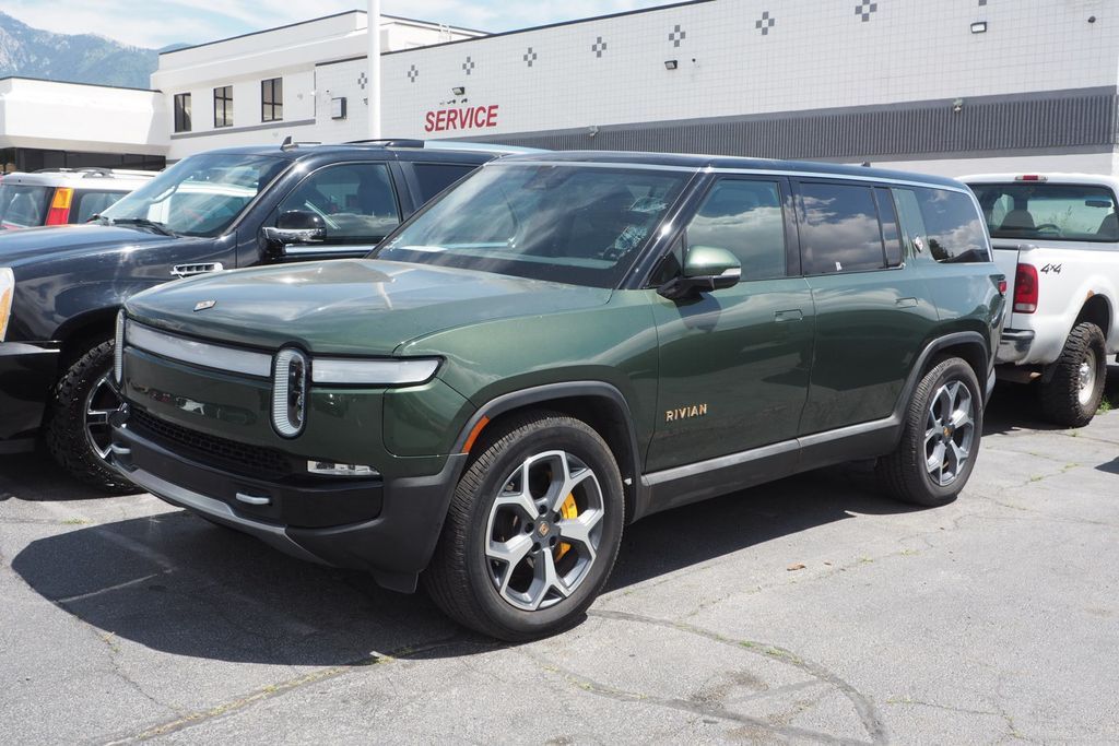 2024 Rivian R1S Adventure