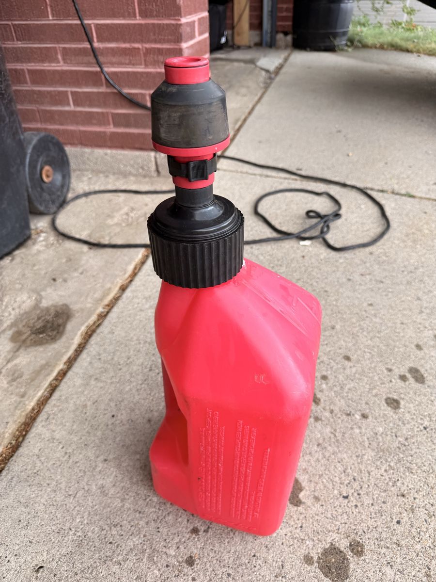 2.5 gal Tuff Jug with w/ auto shutoff spout