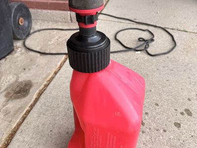 2.5 gal Tuff Jug with w/ auto shutoff spout
