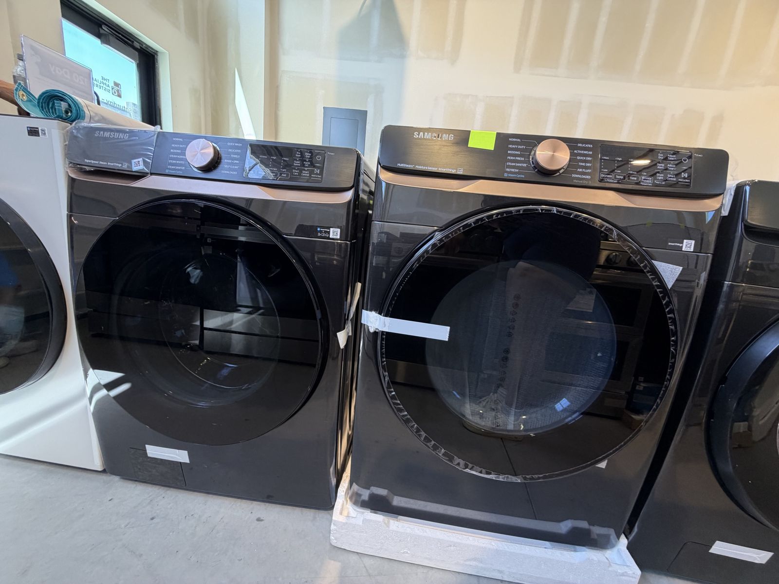 Samsung Washer & Dryer Set - Brand New Scratch & Dent