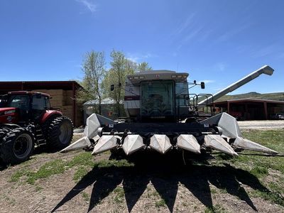 1998 Gleaner R62 Combine With 6 Row Corn Head and 25ft AGCO Draper Header. Low Hours