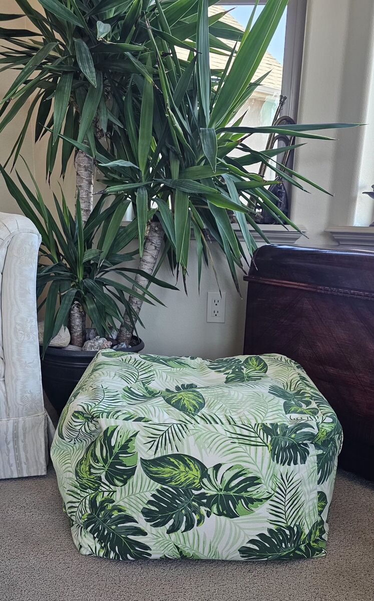 Ottoman 22"×22"×14"