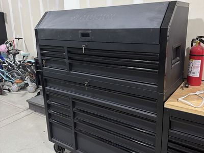 HUSKY Heavy Duty rolling tool chest-excellent condition