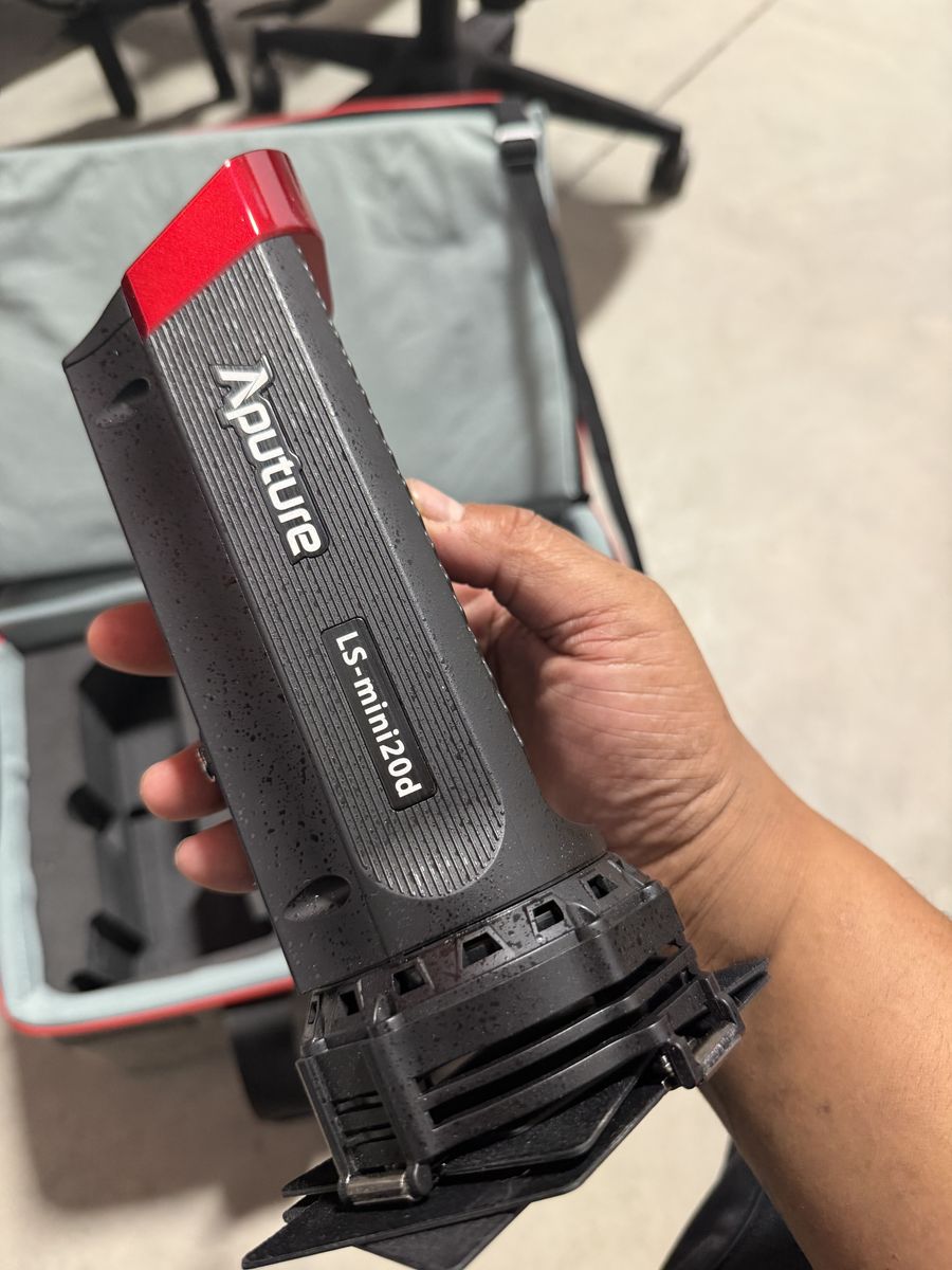 APUTURE Light Kit with stands