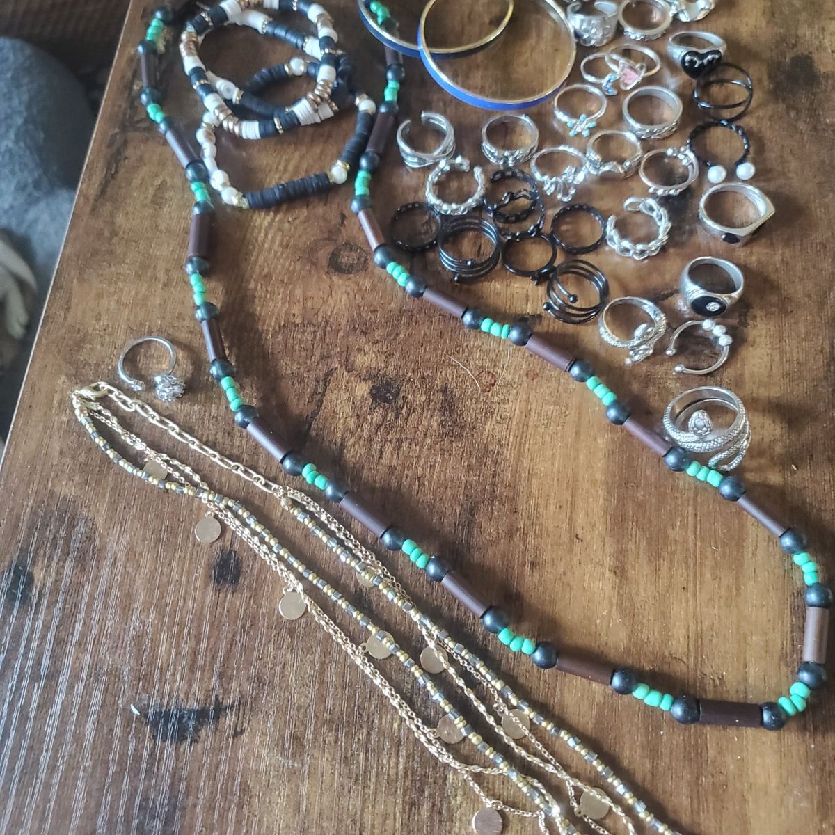 Oodles in this Bundle of Jewelry