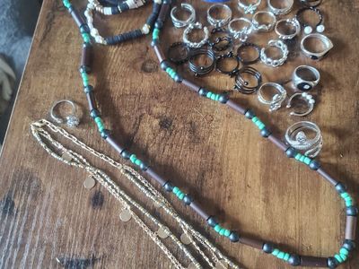 Oodles in this Bundle of Jewelry