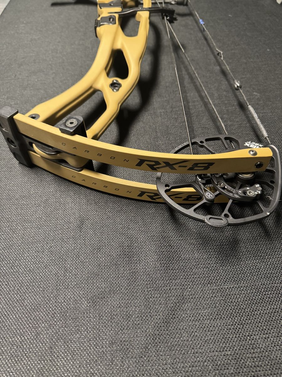 Hoyt REDWRX RX-8 Ultra Carbon Compound Bow - Bourbon 60-70 lb 27”-32”