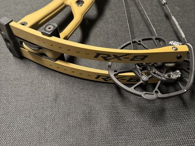 Hoyt REDWRX RX-8 Ultra Carbon Compound Bow - Bourbon 60-70 lb 27”-32”
