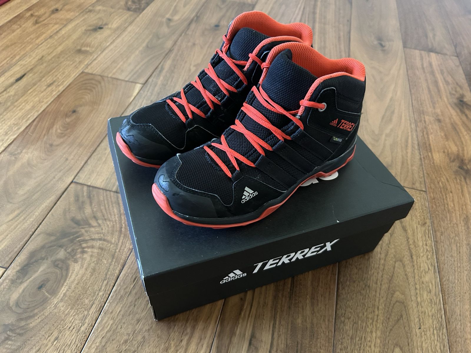 Adidas Terrex Waterproof Hiking Boots Men's Black/Red Size 3 youth