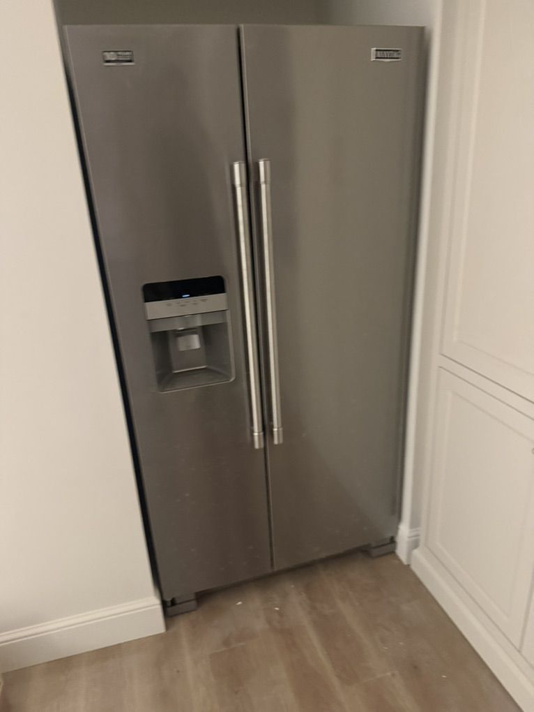 Maytag 25 cf  Side/side Refridgerator