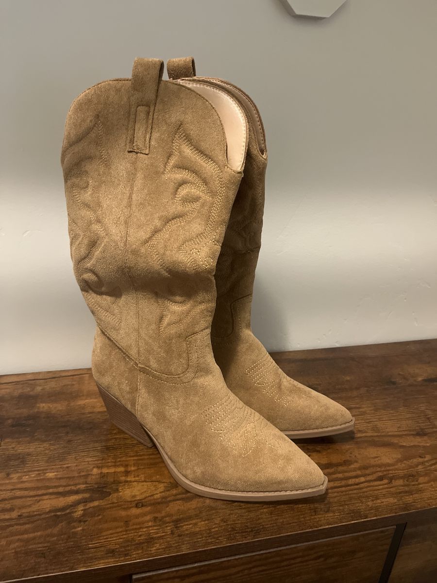 New-Never Worn Women’s Cowboy Boot size 10