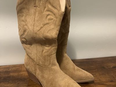 New-Never Worn Women’s Cowboy Boot size 10