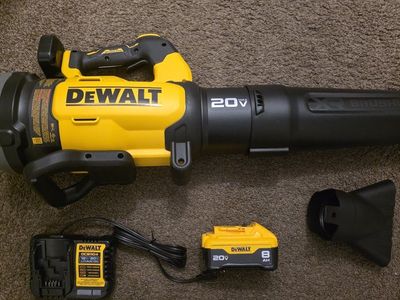 New DEWALT 20V MAX XR 550 CFM 133 MPH Cordless Brushless Leaf Blower Kit with 8.0 Ah Battery & Charger
