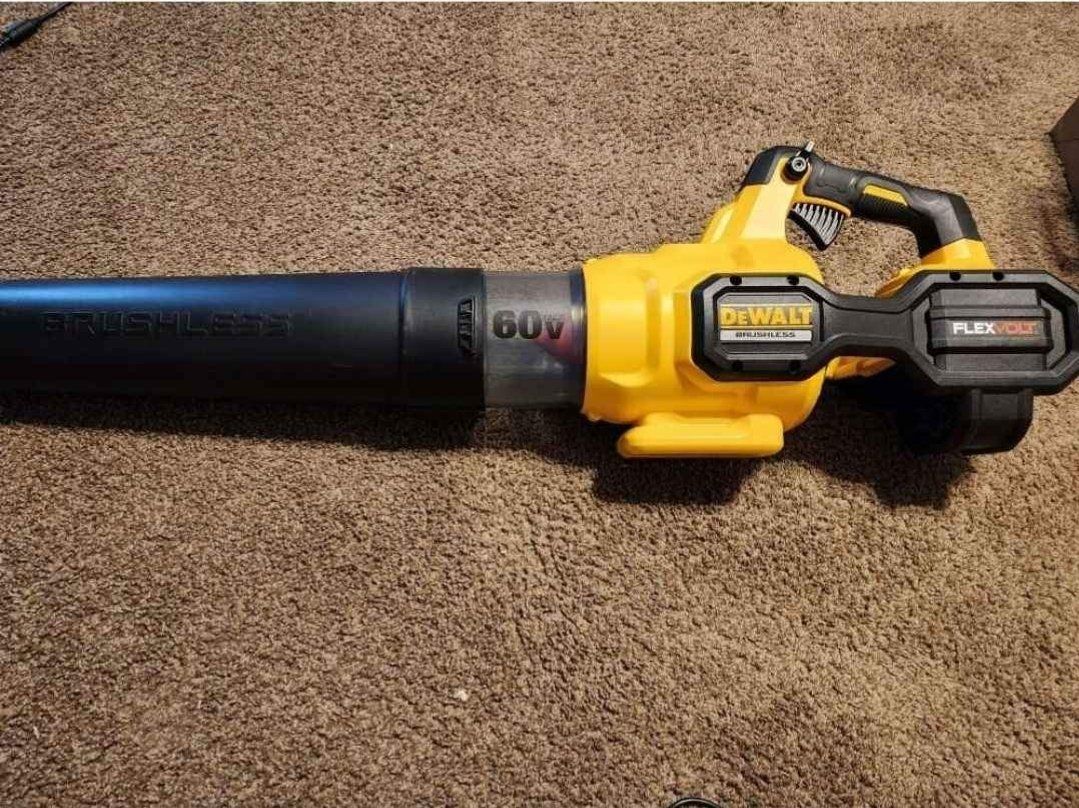 DEWALT FLEXVOLT 60V MAX 125 MPH 600 CFM Brushless Cordless Battery Powered Blower (Tool Only)