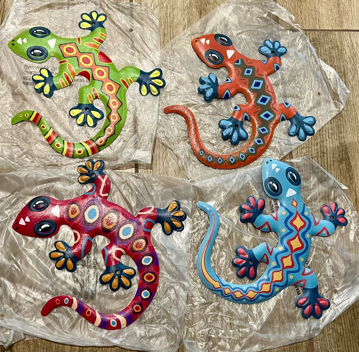 4 pack Metal Gecko Wall Art Decor- 8.34" x 8.74" Indoor / Outdoor Lizards Hanging Decorations ML3