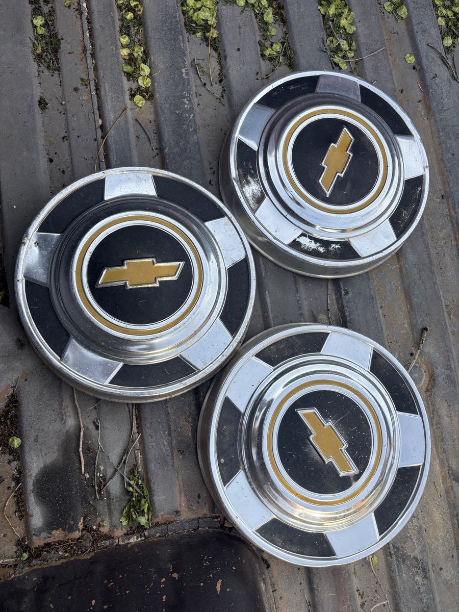 Chevy hub Caps