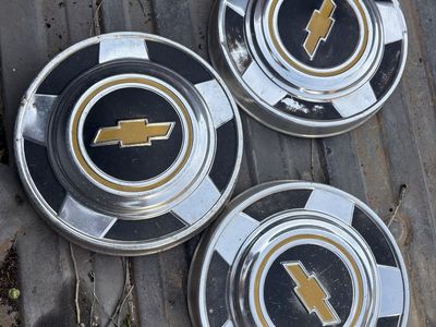 Chevy hub Caps