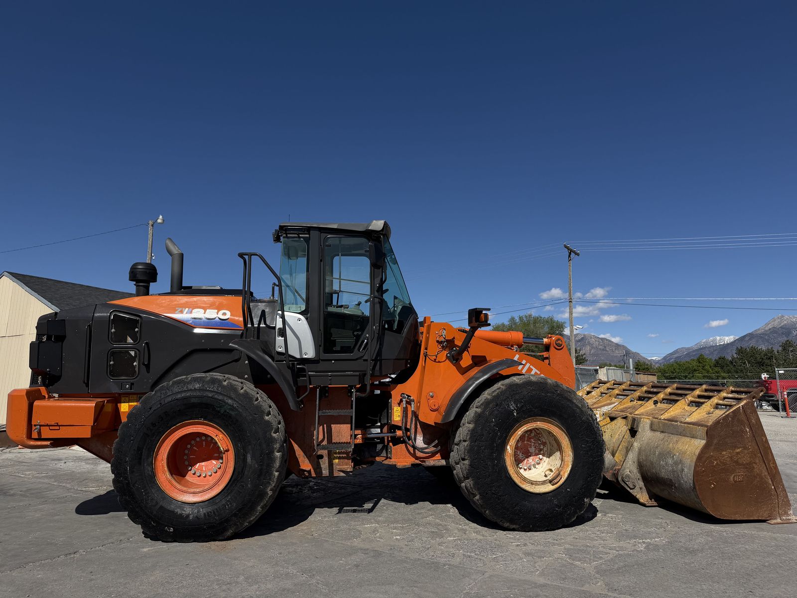 Hitachi ZW250-6 Wheel Loader Tractor