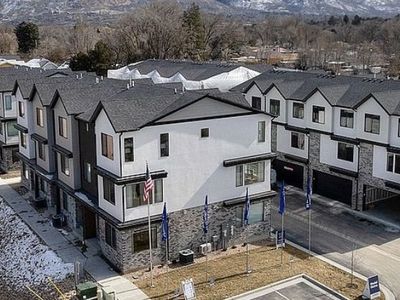 4 bed 3 bath townhome for rent