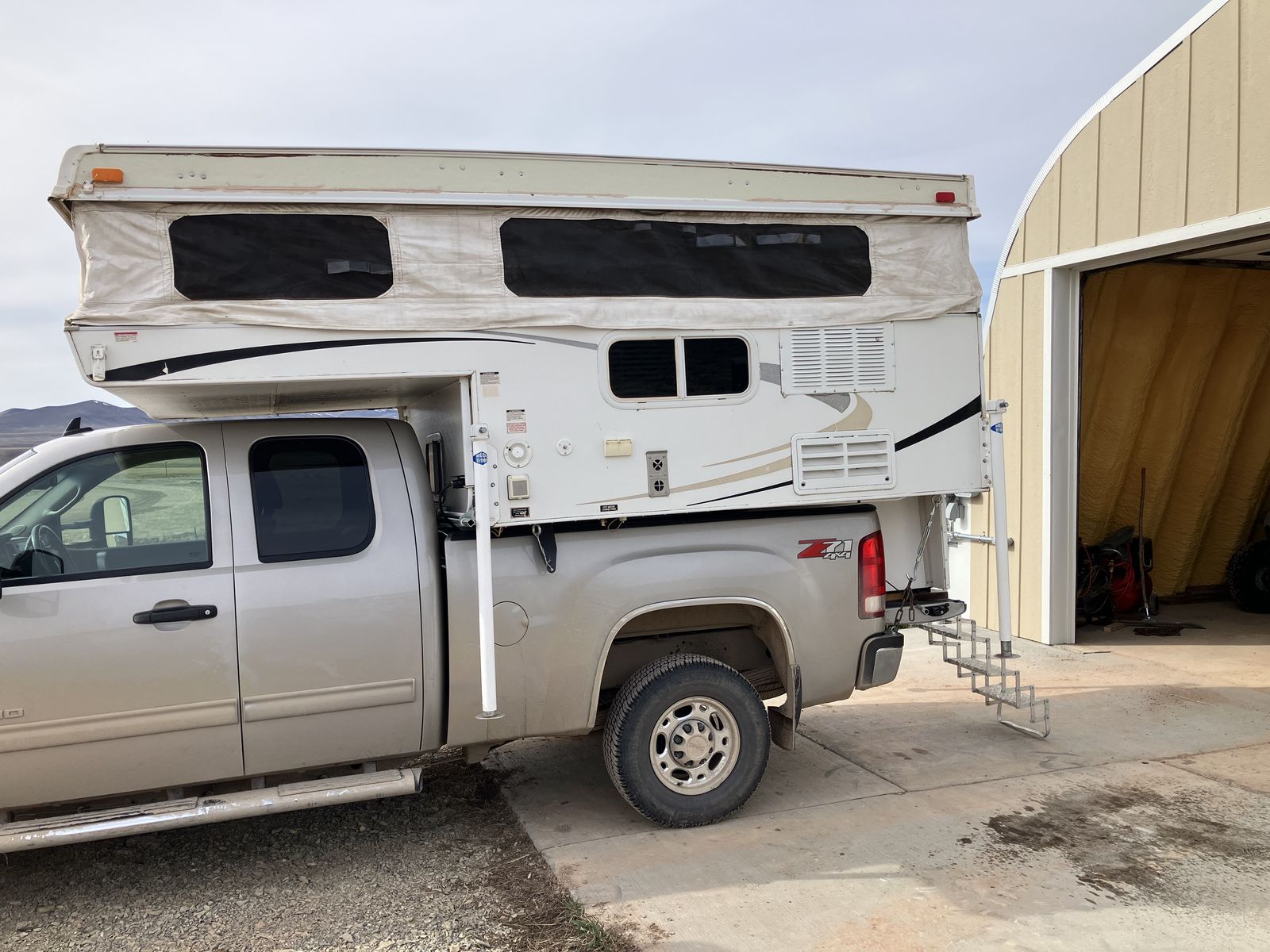 Palomino pop up truck camper