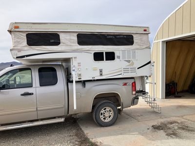 Palomino pop up truck camper