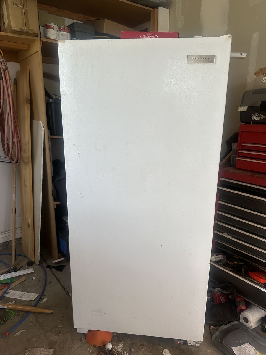 Frigidaire Stand up Garage Freezer