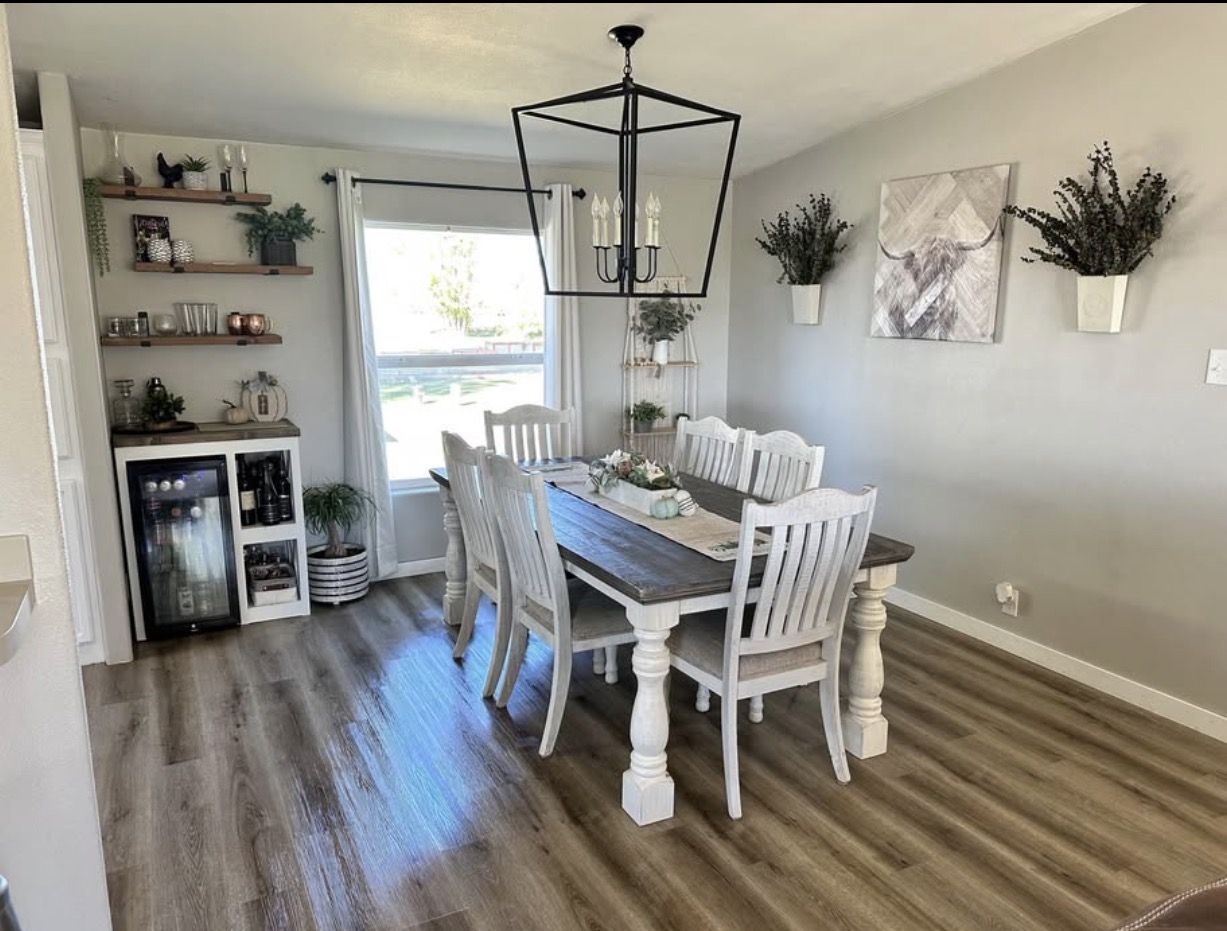 Farmhouse Table with 6 chairs 