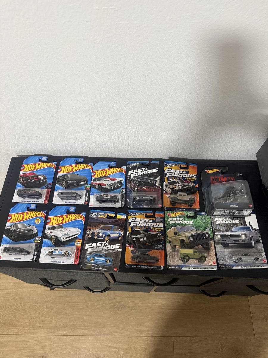 HOT WHEELS