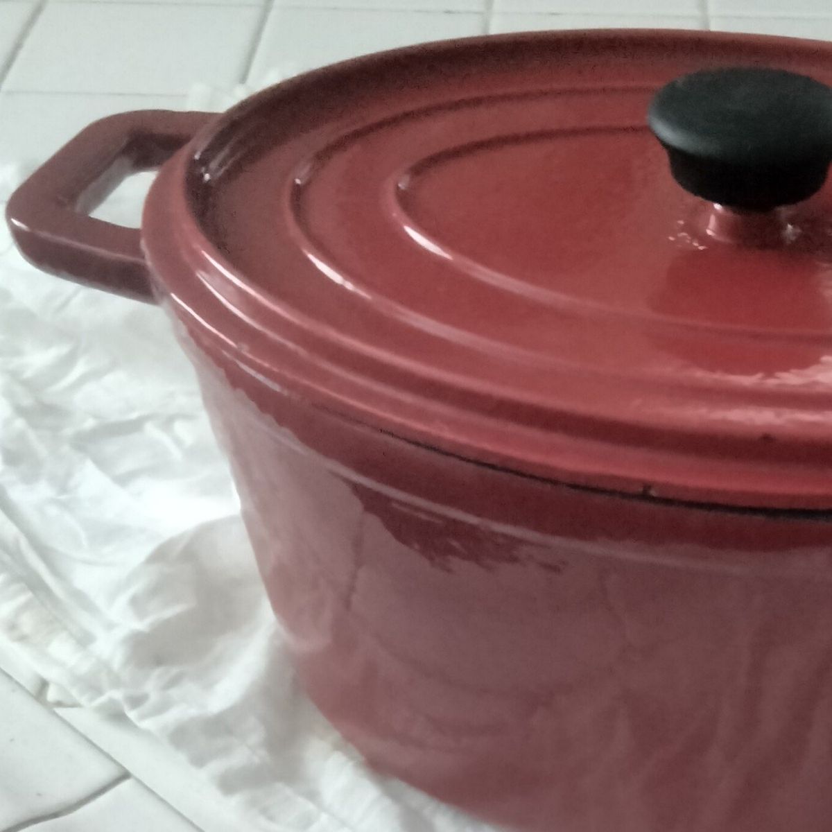 Cherry Red Oval Enameled Du