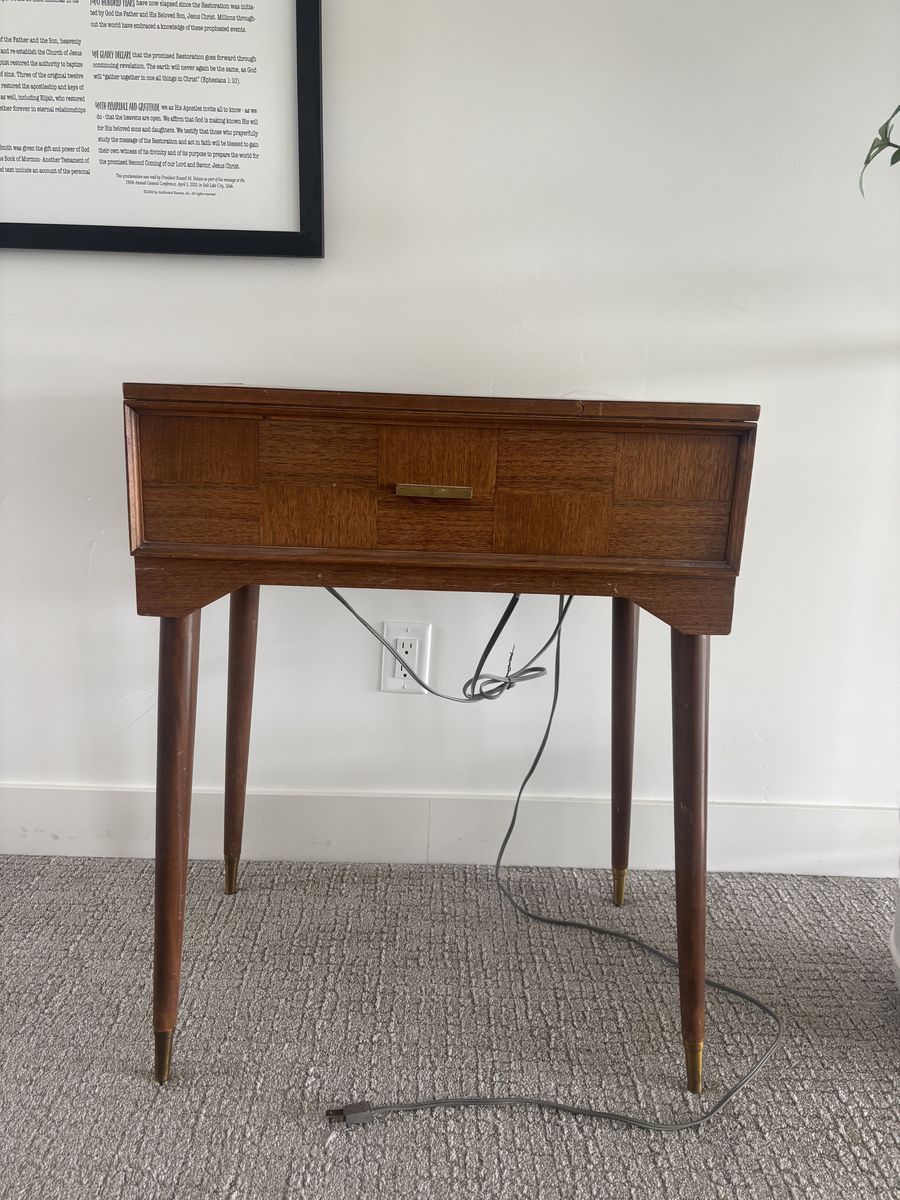 Vintage Singer Sewing Machine Model 603 w Cabinet