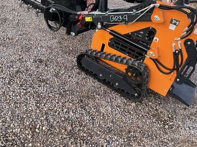 Package (new) Mini skidsteers/attachments