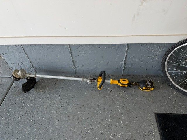 DeWalt 20V Weed Eater – Great Condition