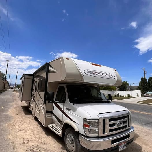 2018 COACHMEN LEPRECHAUN 310BH