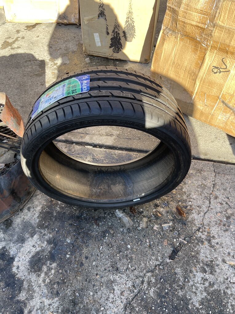 245/30/20 NEW HAIDA TIRE