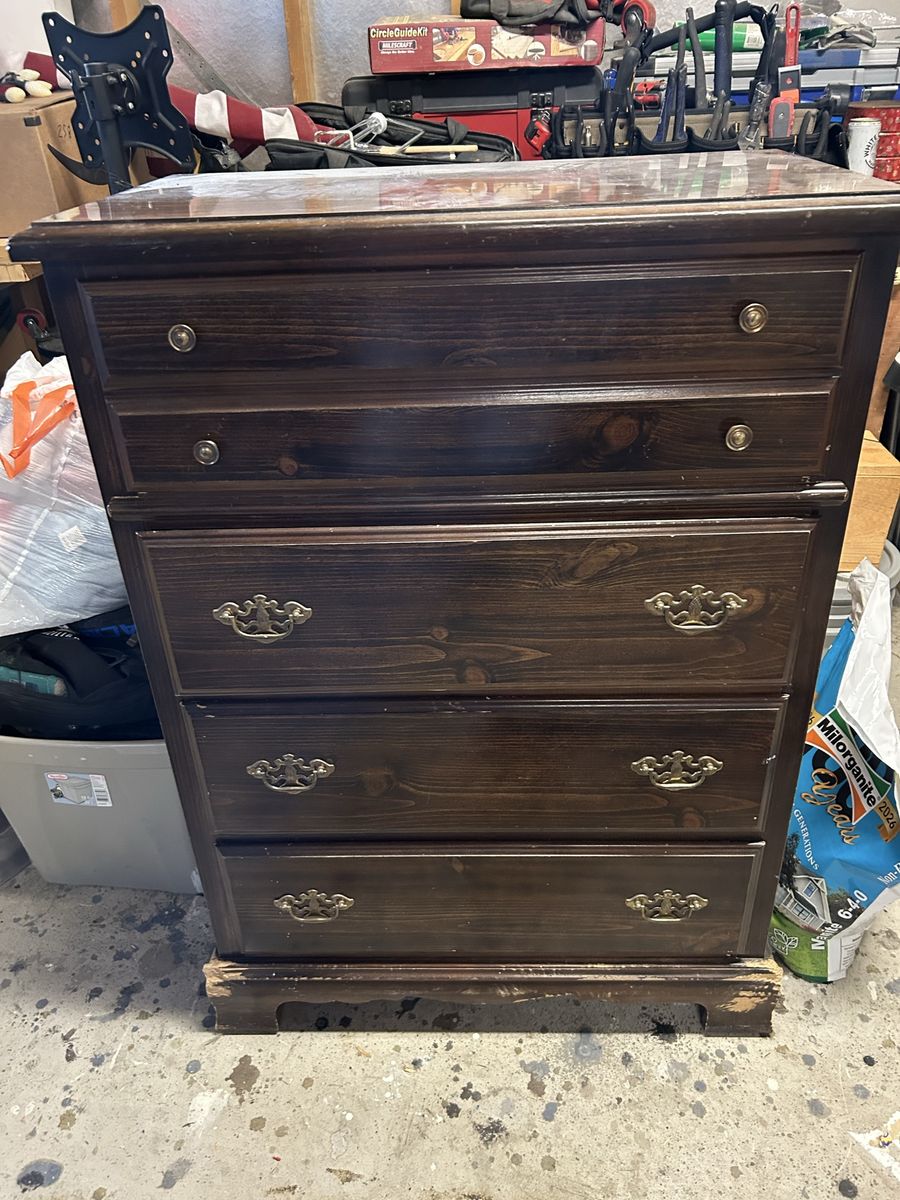 Basset Dresser