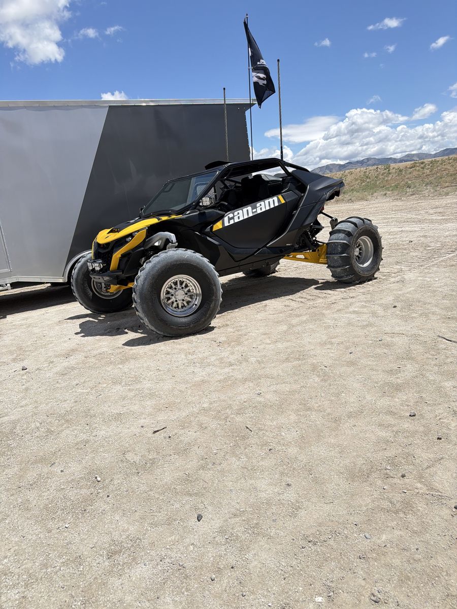 Can-Am Maverick R